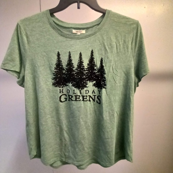 Maurices Holiday Greens T-Shrt - Picture 1 of 6